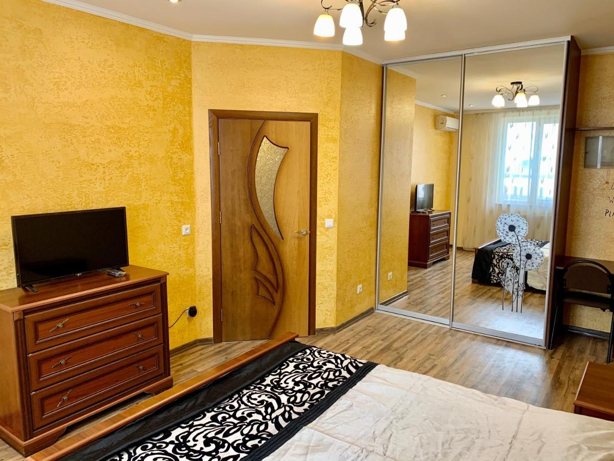 Apartment In Center Ivano-Frankivsk Esterno foto